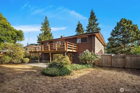 Exterior - 8619 Maple Ln, Edmonds, WA 98026 photo 6 of 7