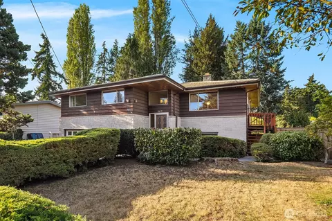 Exterior - 8619 Maple Ln, Edmonds, WA 98026 photo 2 of 7