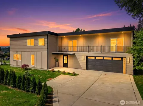 228 SW 183rd St, Normandy Park, WA 98166