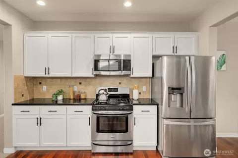 Kitchen - 17904 20th Ave SE, Bothell, WA 98012 photo 2 of 2