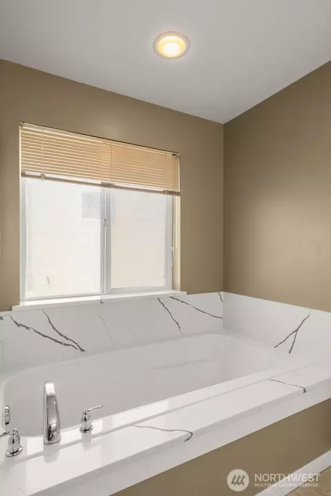 Bath - 17904 20th Ave SE, Bothell, WA 98012 photo 5 of 7