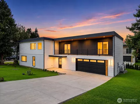 230 SW 183rd St, Normandy Park, WA 98166