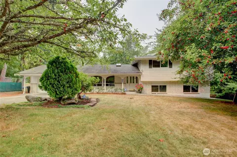 415 Manito Dr, Mount Vernon, WA 98273