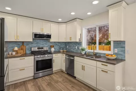 Kitchen - 14210 50th Ave SE, Everett, WA 98208 photo 3 of 3