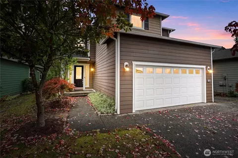 8806 177th St E, Puyallup, WA 98375