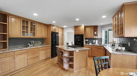 Kitchen - 23926 25th Dr SE, Bothell, WA 98021 photo 2 of 5