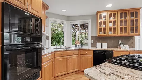 Kitchen - 23926 25th Dr SE, Bothell, WA 98021 photo 3 of 5