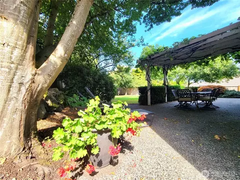 Exterior - 23926 25th Dr SE, Bothell, WA 98021 photo 7 of 7