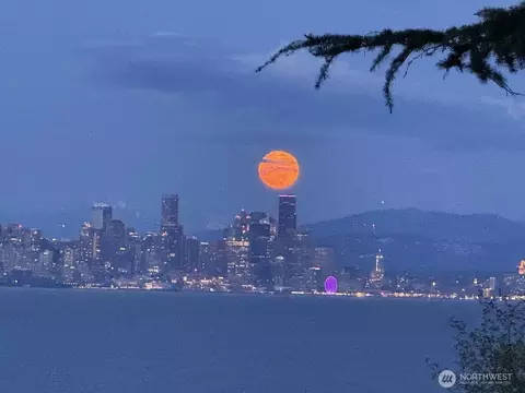 9588 Green Spot Pl NE, Bainbridge Island, WA 98110