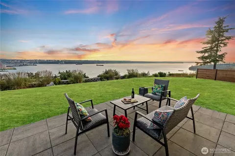 2040 Browns Point Blvd, Tacoma, WA 98422