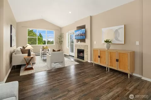 2830 SW Raymond St #301, Seattle, WA 98126