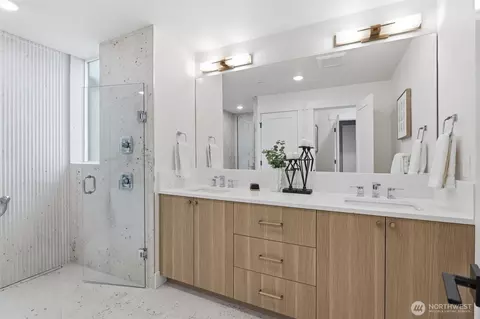 Bath - 2016 Fairview Ave E #C, Seattle, WA 98102 photo 2 of 4
