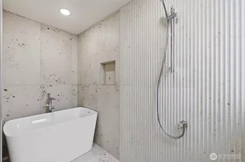 Bath - 2016 Fairview Ave E #C, Seattle, WA 98102 photo 3 of 4