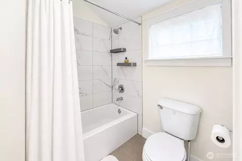 Bath - 128 B 25th Ave E, Seattle, WA 98112 photo 2 of 3