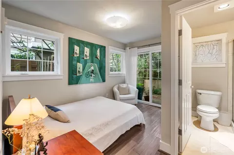 Bedroom - 128 B 25th Ave E, Seattle, WA 98112 photo 4 of 5