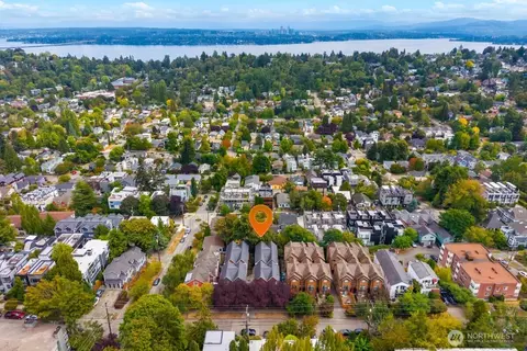 View/Area - 128 B 25th Ave E, Seattle, WA 98112 photo 3 of 4