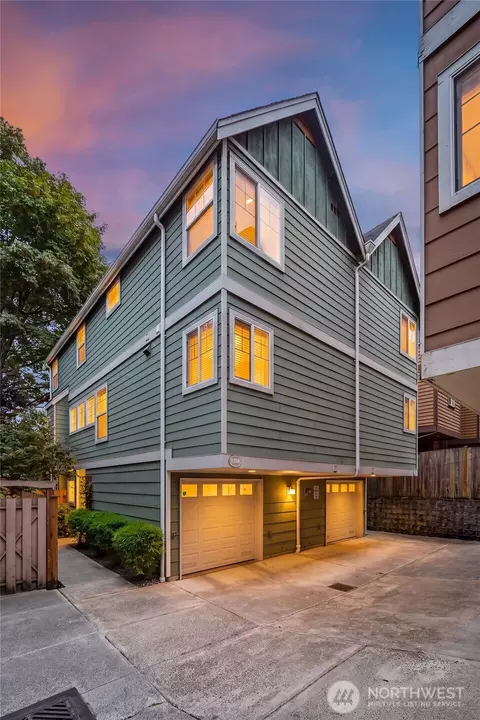 Exterior - 128 B 25th Ave E, Seattle, WA 98112 photo 4 of 4