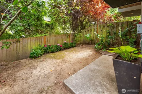 Exterior - 128 B 25th Ave E, Seattle, WA 98112 photo 1 of 4