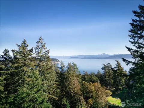 1130 Island Dr, Lummi Island, WA 98262