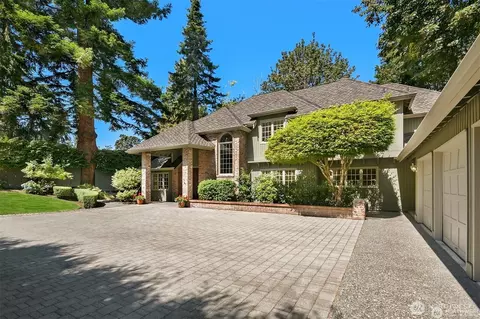 8140 Evergreen Ln, Mercer Island, WA 98040