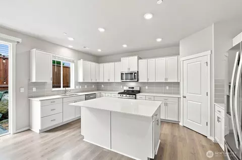 Kitchen - 18419 7th Ave W, Bothell, WA 98012 photo 1 of 2