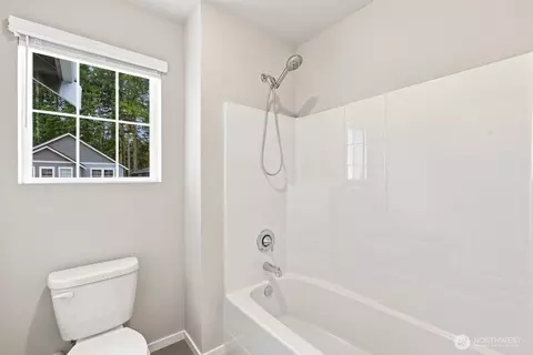 Bath - 18419 7th Ave W, Bothell, WA 98012 photo 4 of 4