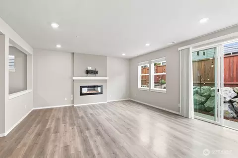 Living - 18419 7th Ave W, Bothell, WA 98012 photo 4 of 5