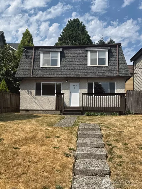3910 NE 51st St, Seattle, WA 98105