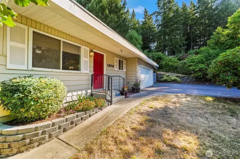 1908 NE Bentley Dr, Bremerton, WA 98311