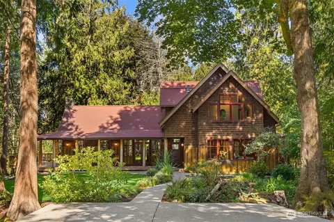 9000 Kono Rd NE, Bainbridge Island, WA 98110
