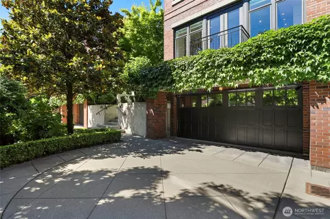 Exterior - 719 Harvard Ave E, Seattle, WA 98102 photo 2 of 4