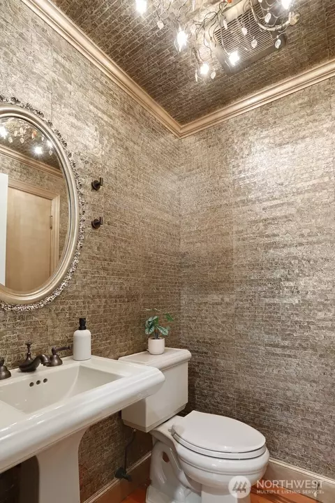 Bath - 719 Harvard Ave E, Seattle, WA 98102 photo 1 of 3