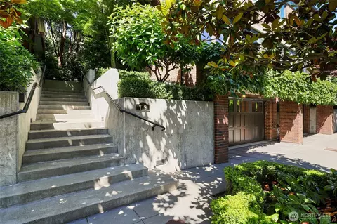 Exterior - 719 Harvard Ave E, Seattle, WA 98102 photo 3 of 4