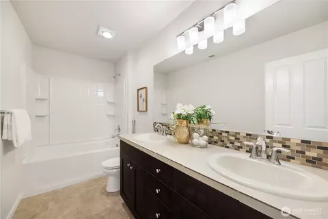 Bath - 20340 85th Pl NE, Bothell, WA 98011 photo 4 of 4
