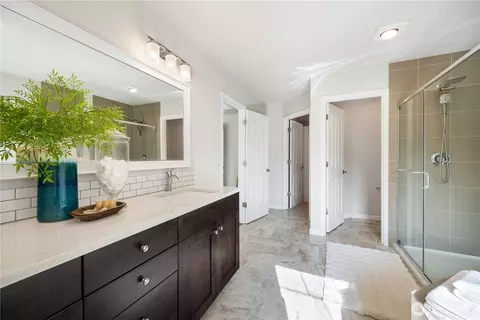 Bath - 20340 85th Pl NE, Bothell, WA 98011 photo 3 of 4
