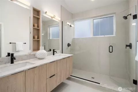 Bath - 116 29th Ave E, Seattle, WA 98112 photo 2 of 3
