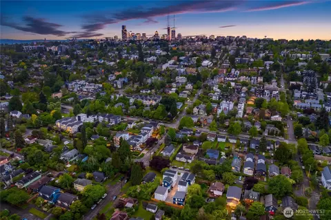 View/Area - 116 29th Ave E, Seattle, WA 98112 photo 3 of 4