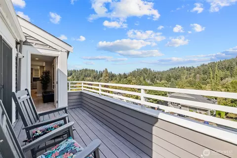 Exterior - 16231 Valhalla Dr, Bothell, WA 98011 photo 5 of 8