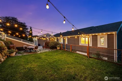 Exterior - 16231 Valhalla Dr, Bothell, WA 98011 photo 7 of 8