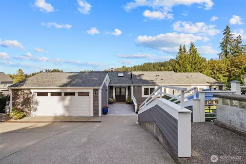 Exterior - 16231 Valhalla Dr, Bothell, WA 98011 photo 2 of 8