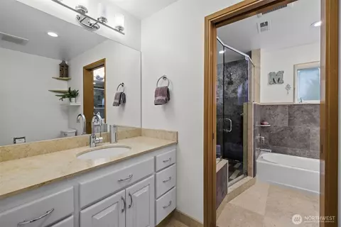Bath - 16231 Valhalla Dr, Bothell, WA 98011 photo 5 of 6