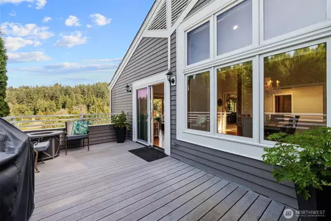 Exterior - 16231 Valhalla Dr, Bothell, WA 98011 photo 4 of 8