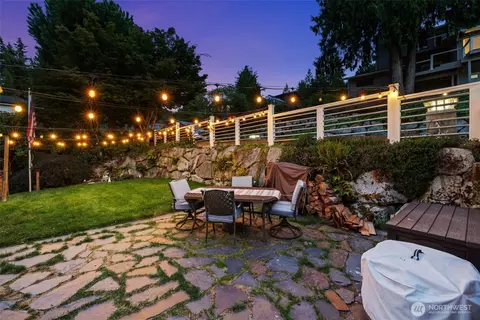 Exterior - 16231 Valhalla Dr, Bothell, WA 98011 photo 6 of 8