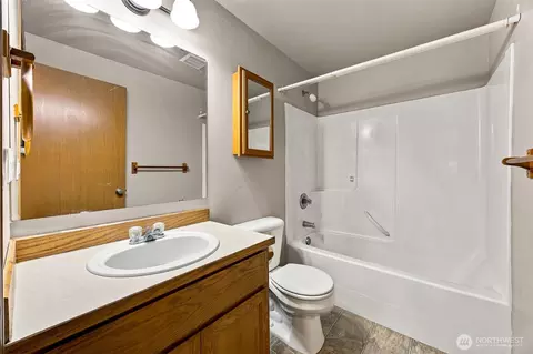 Bath - 25517 35th Ave E, Spanaway, WA 98387 photo 2 of 3
