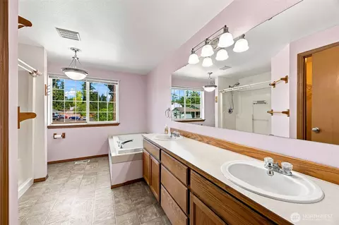 Bath - 25517 35th Ave E, Spanaway, WA 98387 photo 3 of 3