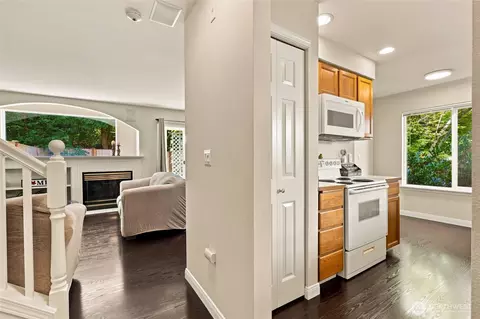 Entry Way - 5822 14th Dr W #B, Everett, WA 98203 photo 2 of 3