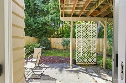Exterior - 5822 14th Dr W #B, Everett, WA 98203 photo 5 of 8