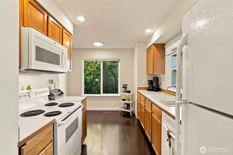 Kitchen - 5822 14th Dr W #B, Everett, WA 98203 photo 1 of 2