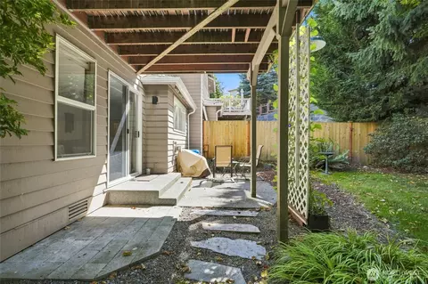 Exterior - 5822 14th Dr W #B, Everett, WA 98203 photo 6 of 8