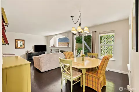 Dining - 5822 14th Dr W #B, Everett, WA 98203 photo 1 of 3